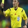 Thẻ Vàng (Yellow Card) và Thẻ Đỏ (Red Card) trong Bóng Đá là gì? Hậu quả và quy tắc tích lũy.